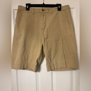 Tommy Hilfiger Men's Khaki Classic Fit Flat Front Shorts. Size 34.